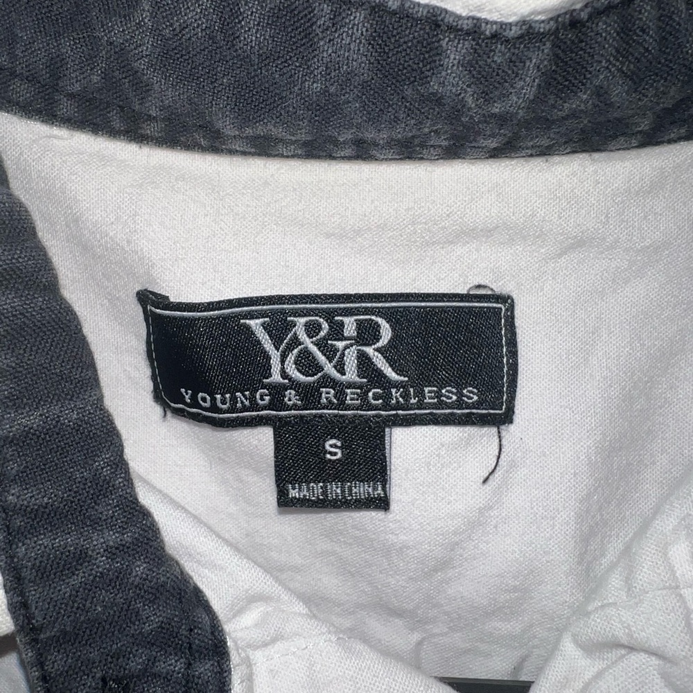 Y&R button down - Picture 3 of 3